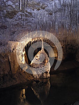 Stalactites and stalagmites 1, photo