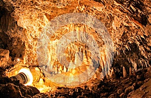 Stalaktity a stalagmity vo Vazeckej jaskyni, Slovensko