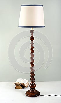 Standard or floor lamp with barley twist column