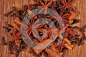 Star anise, cinnamon sticks and cloves