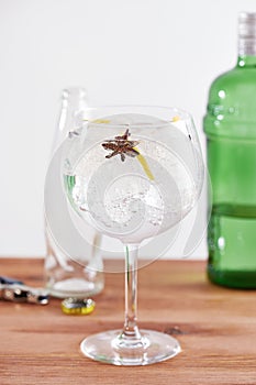 Star anise and juniper gintonic
