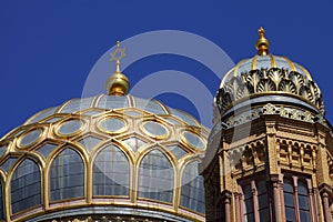 Star of david on top of a synagogue