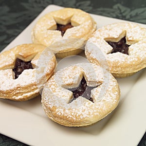 Star fruit mince pies