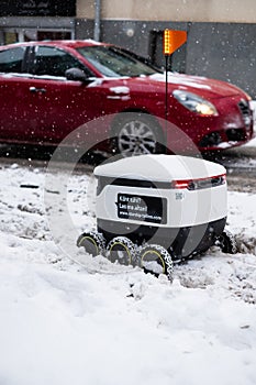 Starship self driving contactless food delivery robot