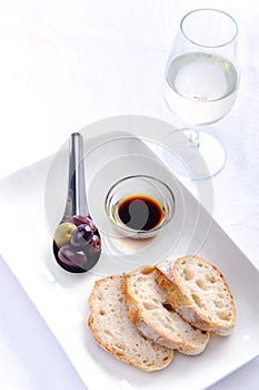 Starter plate of bread and olives