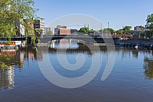 State street bridge crossing milwaukee river