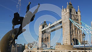 Static shot of Tower Bridge on a sunny morning.