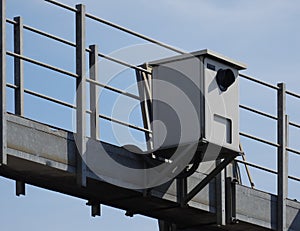 Stationary flash system on a motorway bridge