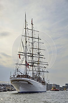 The Statsraad Lehmkuhl from the back