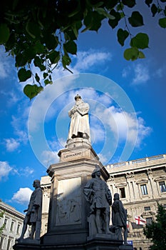 Statua di Leonardo da Vinci - Piazza della Scala photo