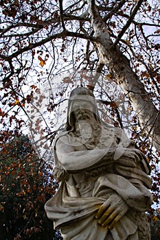 Statua in villa comunale photo