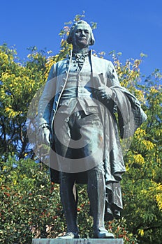 Statue of Alexander Hamilton overlooking the Great Falls in Paterson, New Jersey