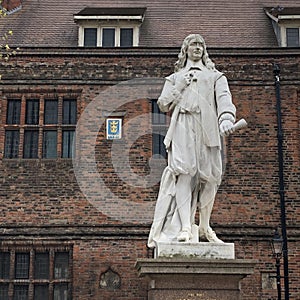 STATUE OF ANDREW MARVELL, MARKET PLACE, HULL