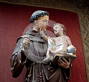 Statue of Anthony Padua photo