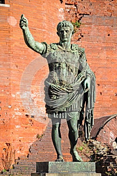 Statue of Augusto Roman Emperor