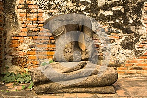 Statue Budha in ruin on Ayutthaya.