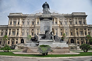 Statue of Camillo Cavour