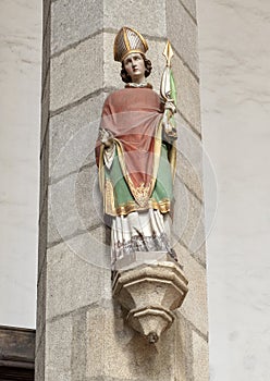 Statue, Church of Saint Vitus, Cesky Krumlov, Czech Republic photo