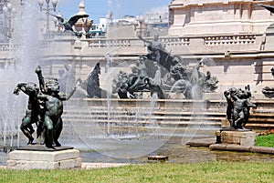 Statue in Congressional Plaza photo