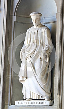 Statue of Cosimo de Medici in Uffizi Colonnade photo