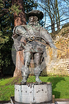 Statue of d'Artagnan.