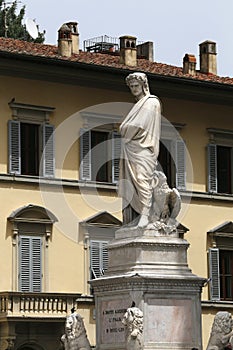 Statue of Dante Alighieri