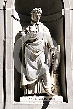 Statue Dante Alighieri, Uffizi, Florence, Italy