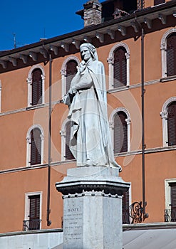 Statue of Dante in Verona