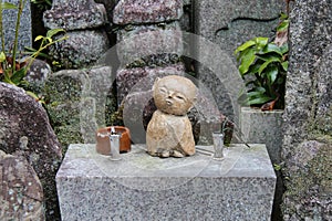 statue of a divinity (jizo ?) at the chion-in temple in kyoto (japan)