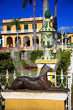 Statue of a dog and decorative vase on pedestals. Plaza Mayor. Trinidad city, Cuba