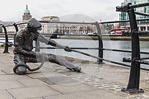 Statue by Dony MacManus of The Linesman in Dublin
