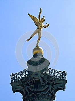 Statue du GÃÂ©nie de la Bastille photo