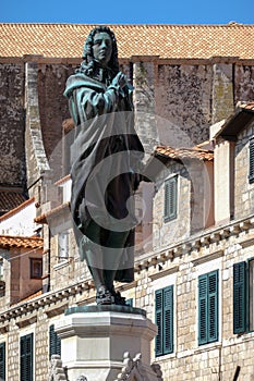 Statue of Dubrovnik poet Ivan Gundulic photo
