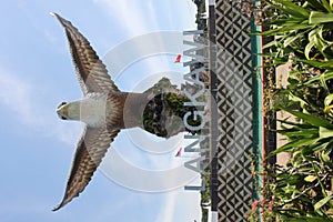 A statue of an eagle