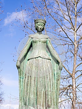 Statue of Eleanor of Viseu in Beja