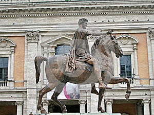 STATUE OF EMPEROR MARCO AURELIO ON HORSE.