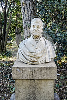 Statue at Evarist Arnus in Badalona photo