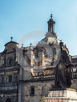 The statue in front of Catedral Metropolitana