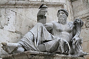Statue in front of Palazzo Senatorio