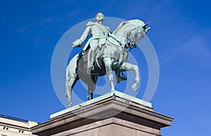 statue in front of Slottet & x28;Royal Palace& x29;, Oslo, Norway