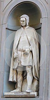 Statue of Giotto in Uffizi Colonnade photo