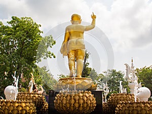 Statue golden color photo