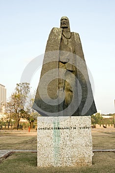 Statue of gonzalo fernandez