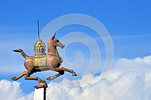 Statue horse