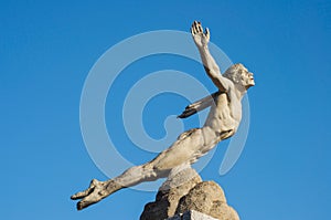 Statue icarus