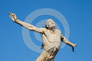 Statue icarus