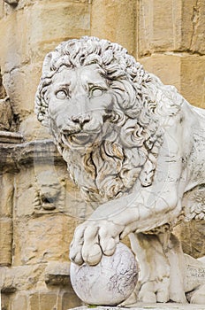 Statue of the Italian Florentine Renaissance: lions defending freedom