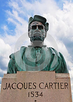 Statue of Jacques Cartier photo