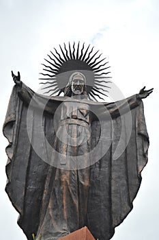 A statue of Jesus in the city of La Paz