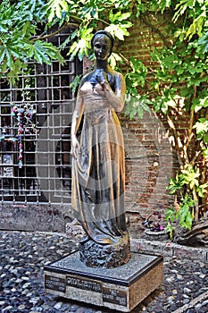 Juliet statue in Verona Italy